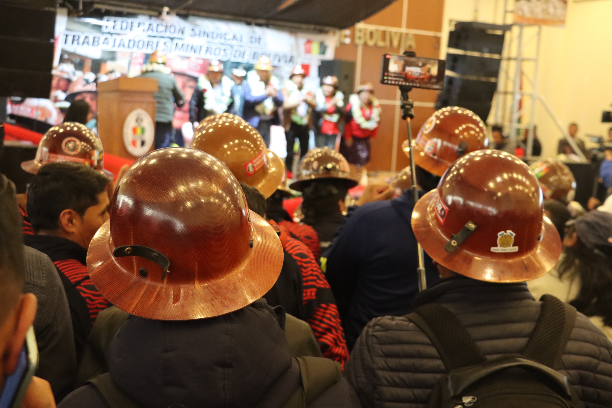 GOBIERNO RINDE HOMENAJE A 80 AÑOS DE LA FSTMB