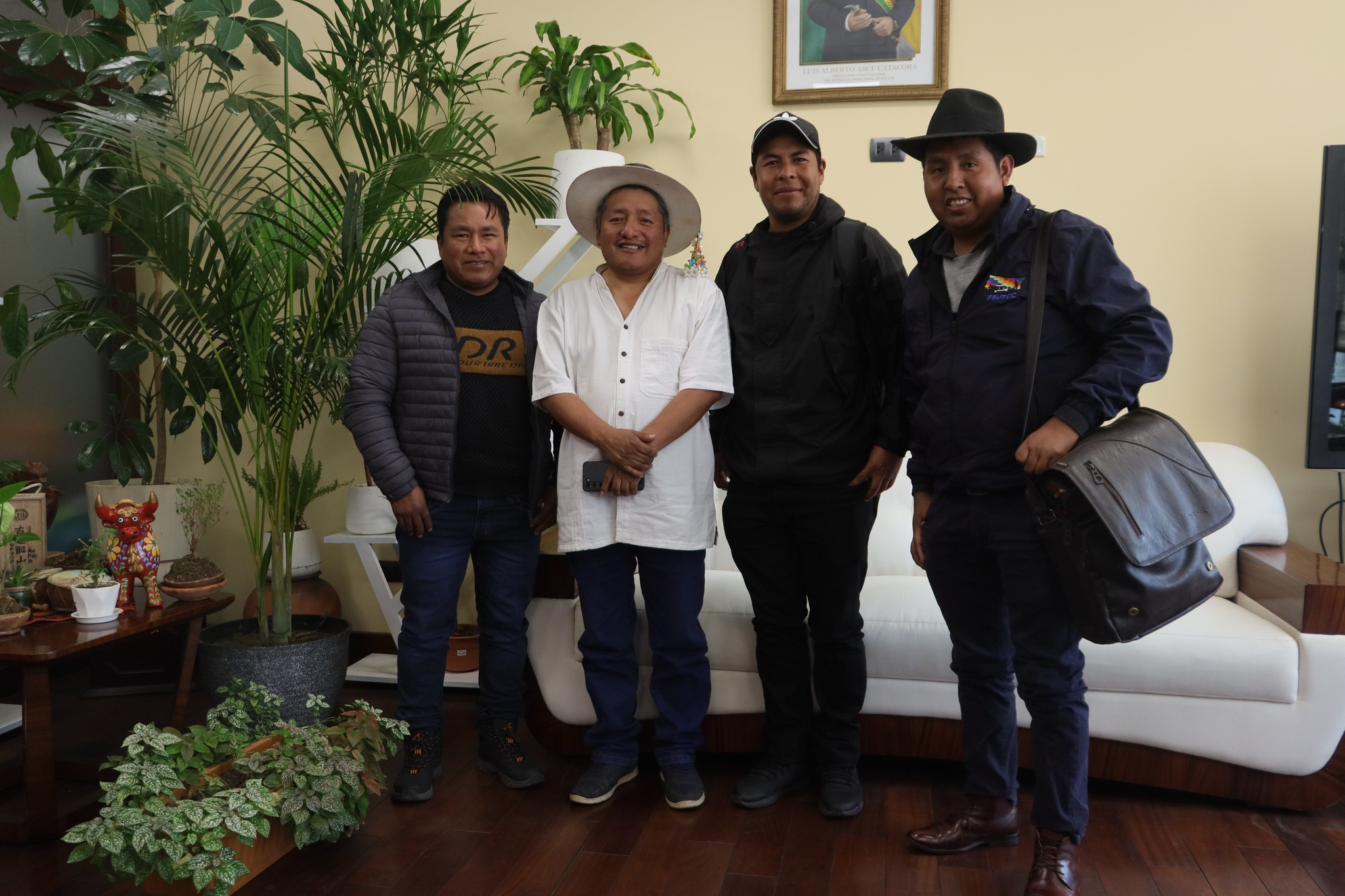 GOBIERNO Y FSUTCC COORDINAN TRABAJO EN SALUD Y EDUCACIÓN