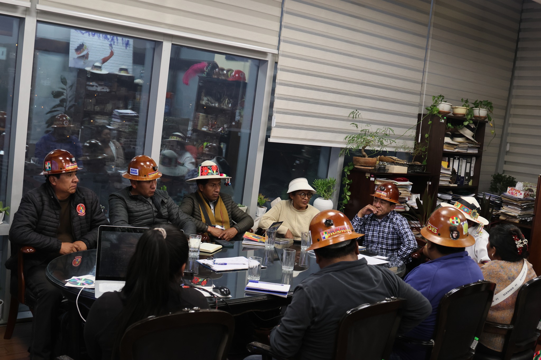 GOBIERNO RECIBE PROPUESTAS DE DESARROLLO PARA HUANUNI