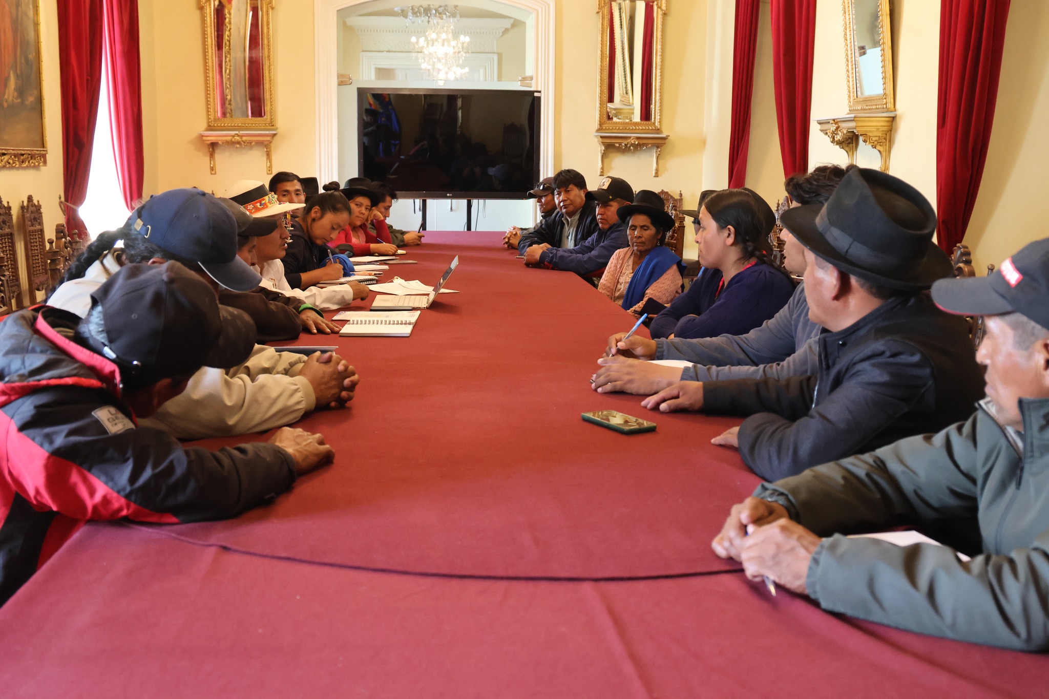 VICEMINISTRO DIALOGA CON ORGANIZACIONES SOCIALES DE SAN LUCAS