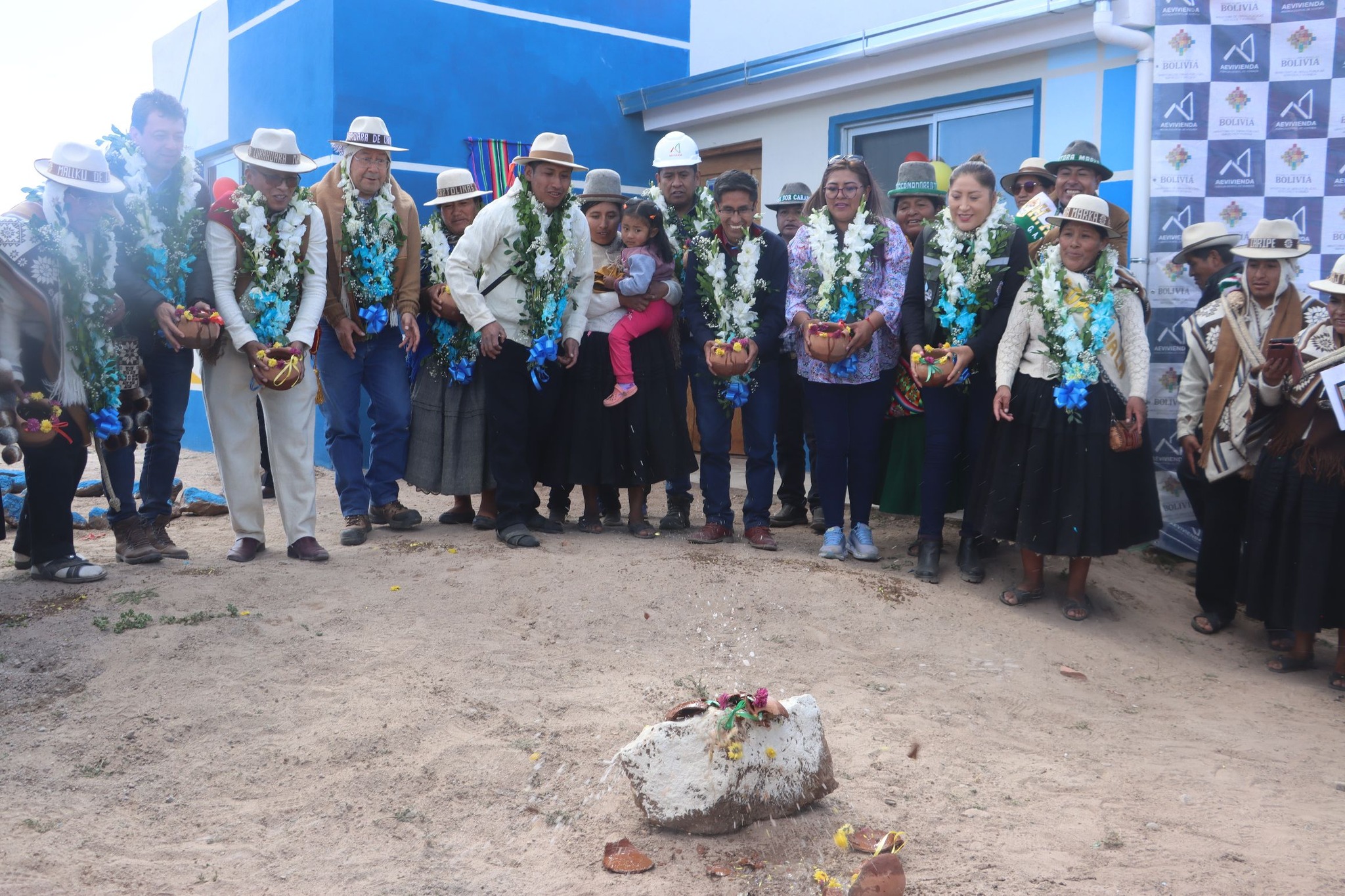 GOBIERNO ENTREGA VIVIENDAS Y OBRAS EN CURAHUARA DE CARANGAS