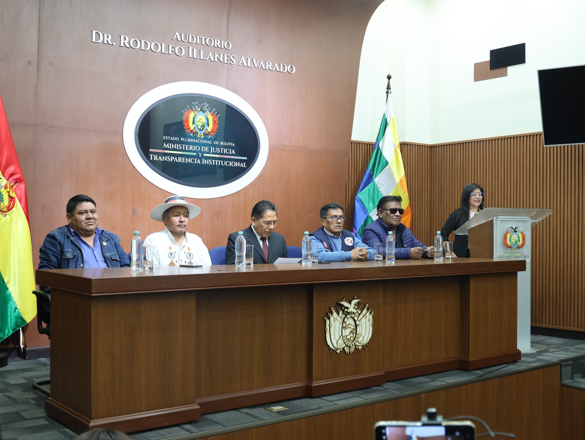 GOBIERNO Y JUNTAS VECINALES SE UNEN CONTRA ESPECULACIÓN