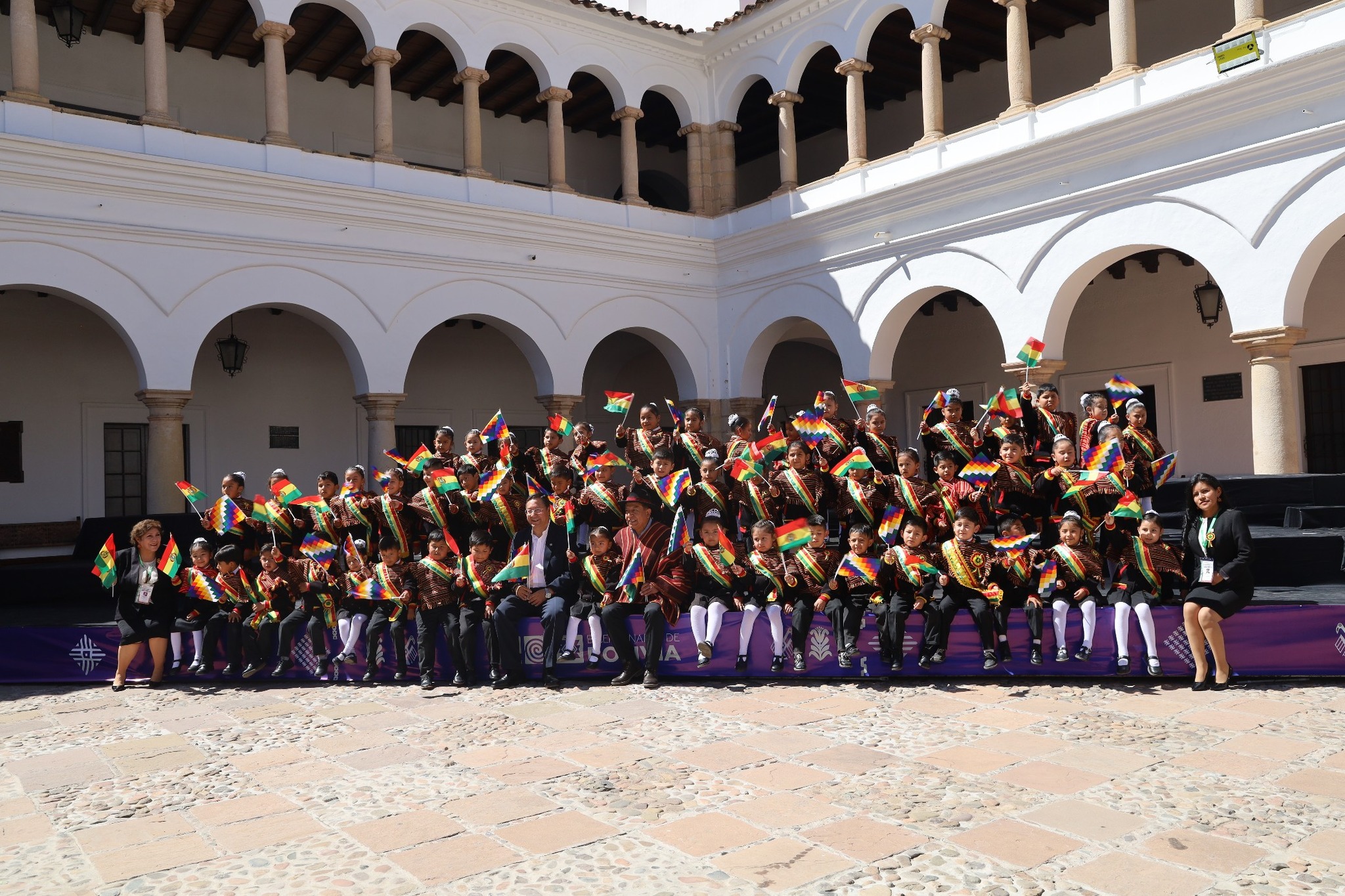 BICENTENARIO CIERRA CON MENSAJE DE UNIDAD Y ESPERANZA