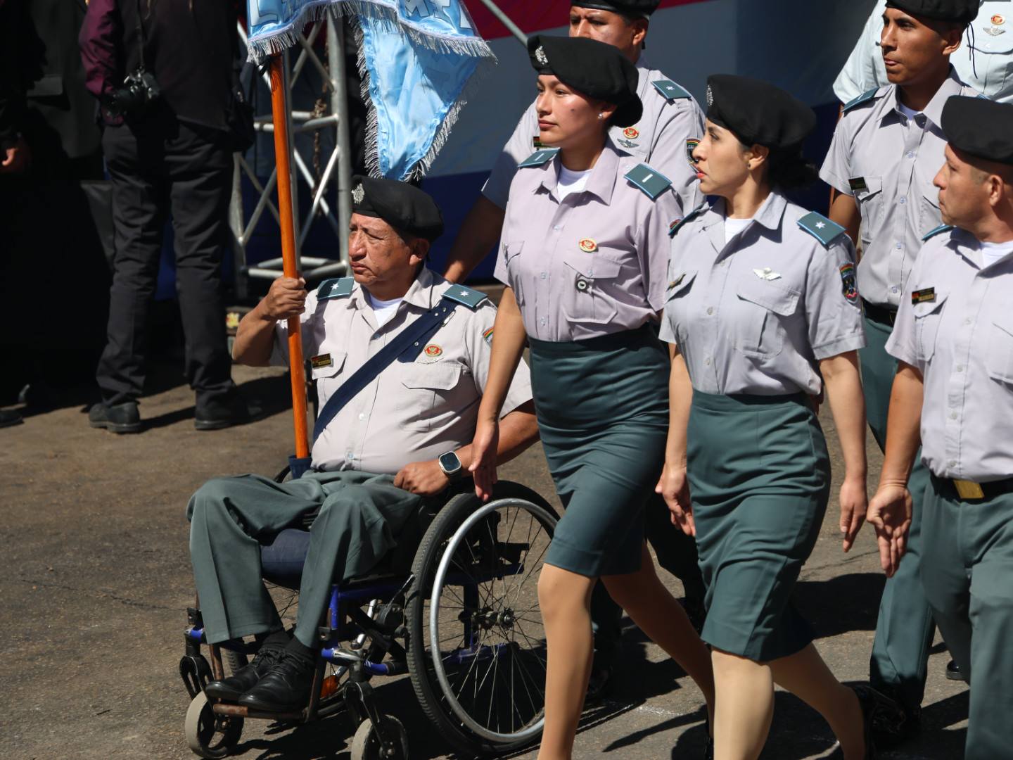 PARADA MILITAR EN SUCRE POR BICENTENARIO DE LAS FF.AA.